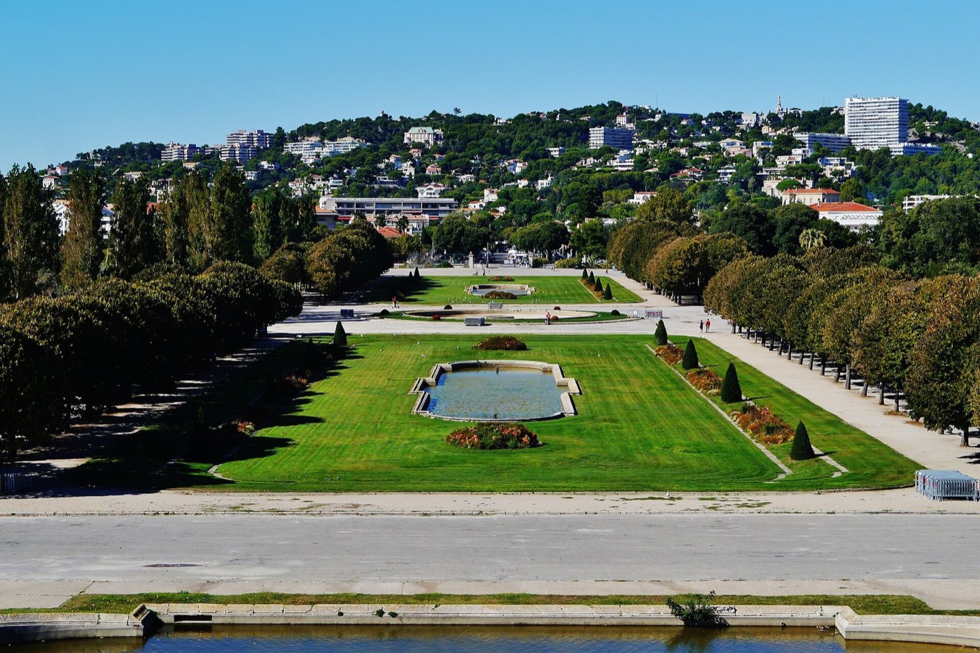 Louer un T2 à Marseille 8e : loyers et dossier locatif en 2026