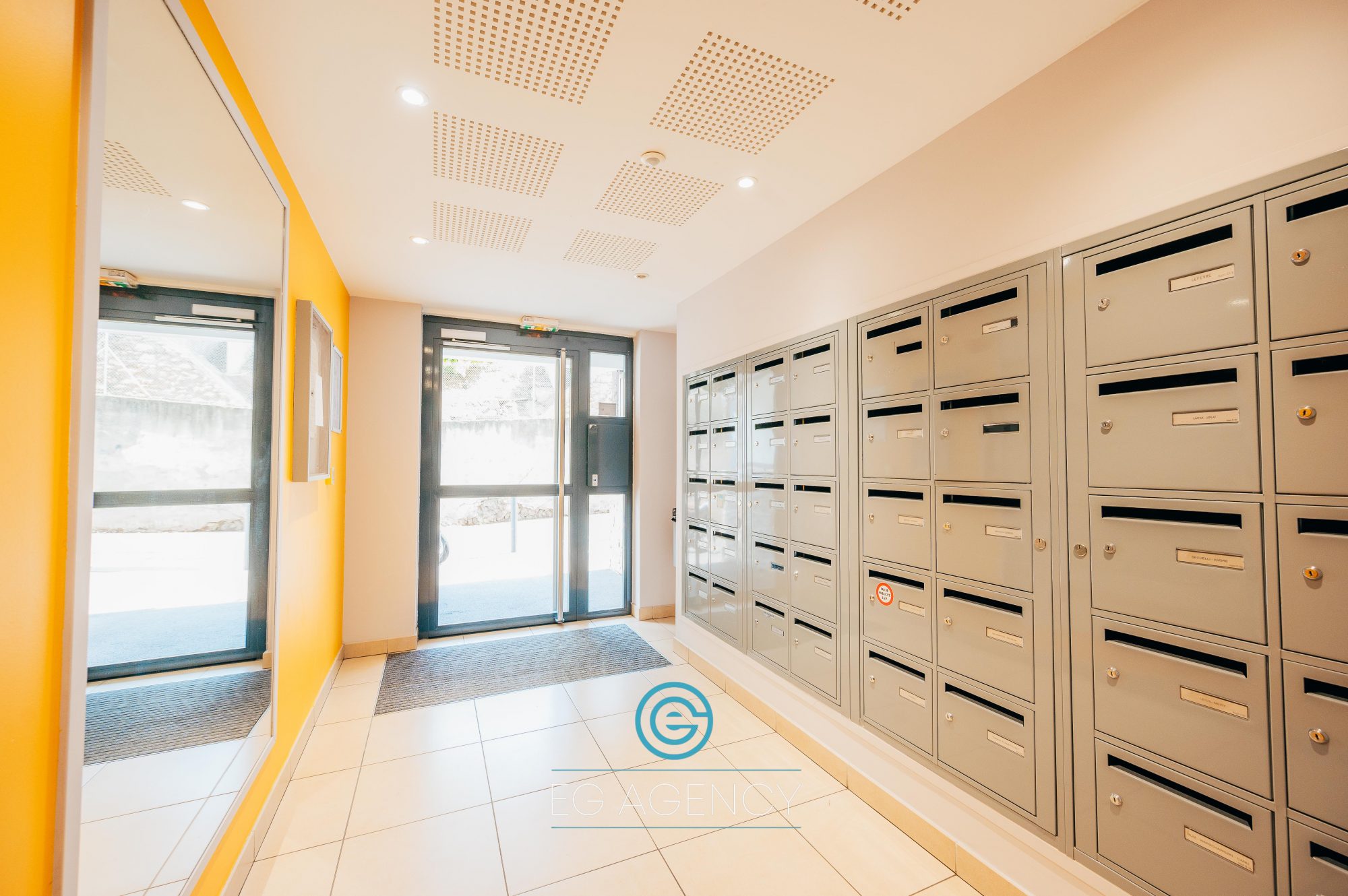 Appartement T3 de 65m2 + exterieurs + Box en SUS