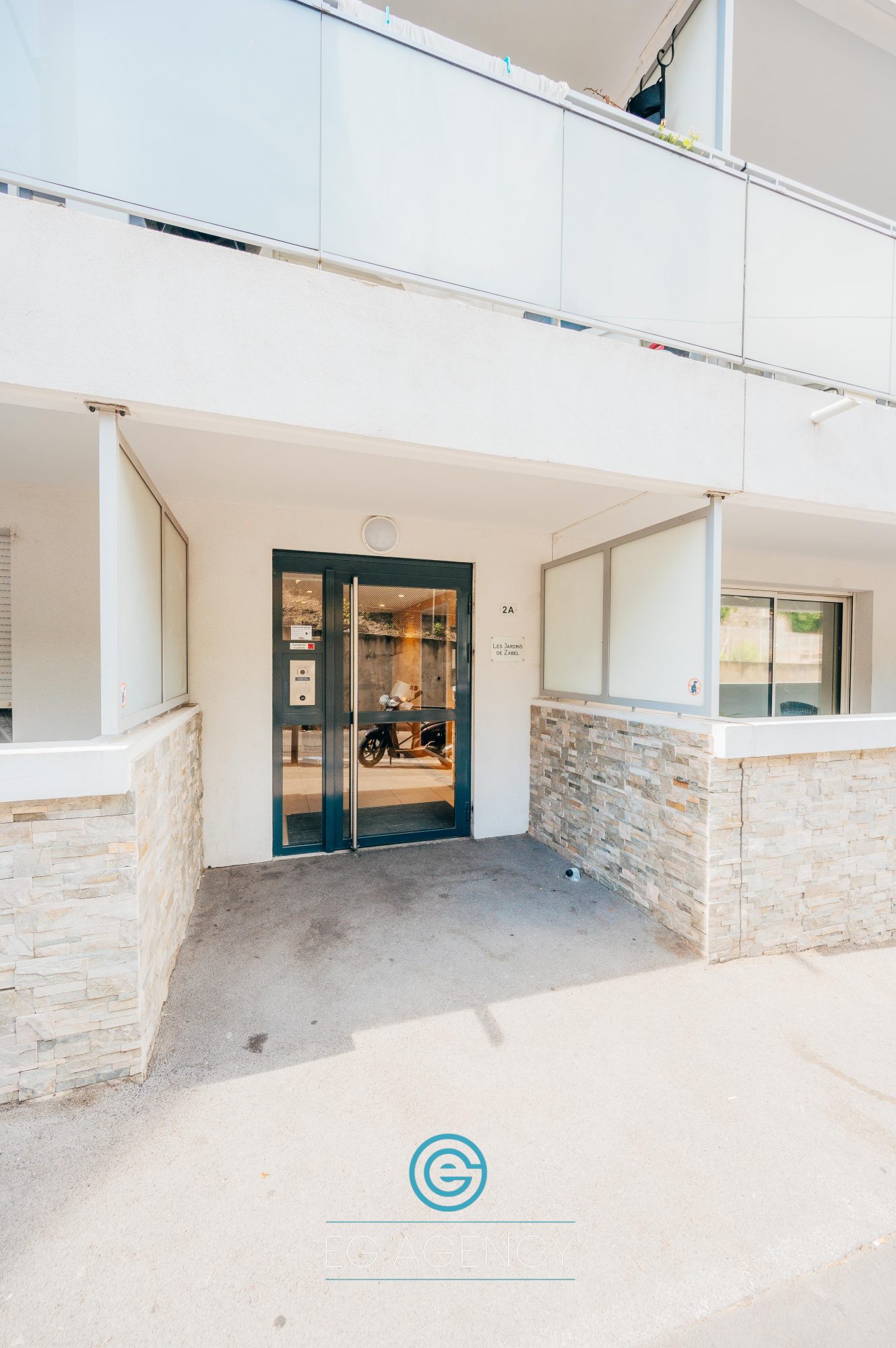 Appartement T3 de 65m2 + exterieurs + Box en SUS