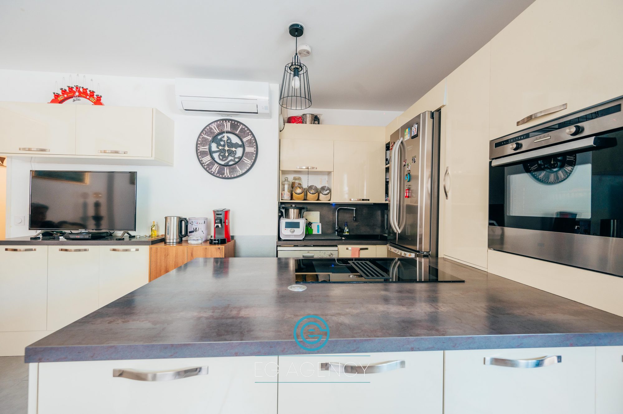 Appartement T3 de 65m2 + exterieurs + Box en SUS