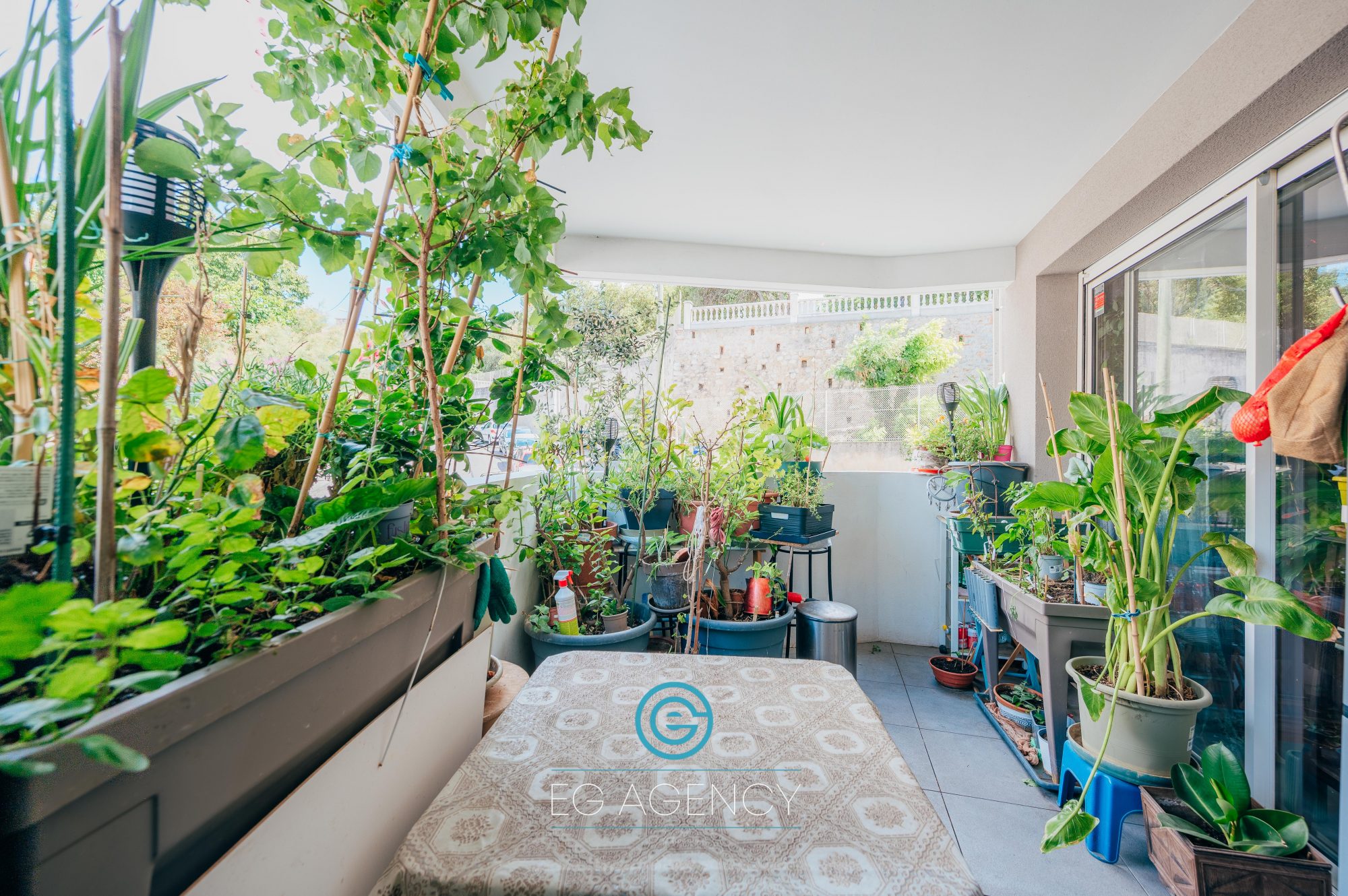 Appartement T3 de 65m2 + exterieurs + Box en SUS