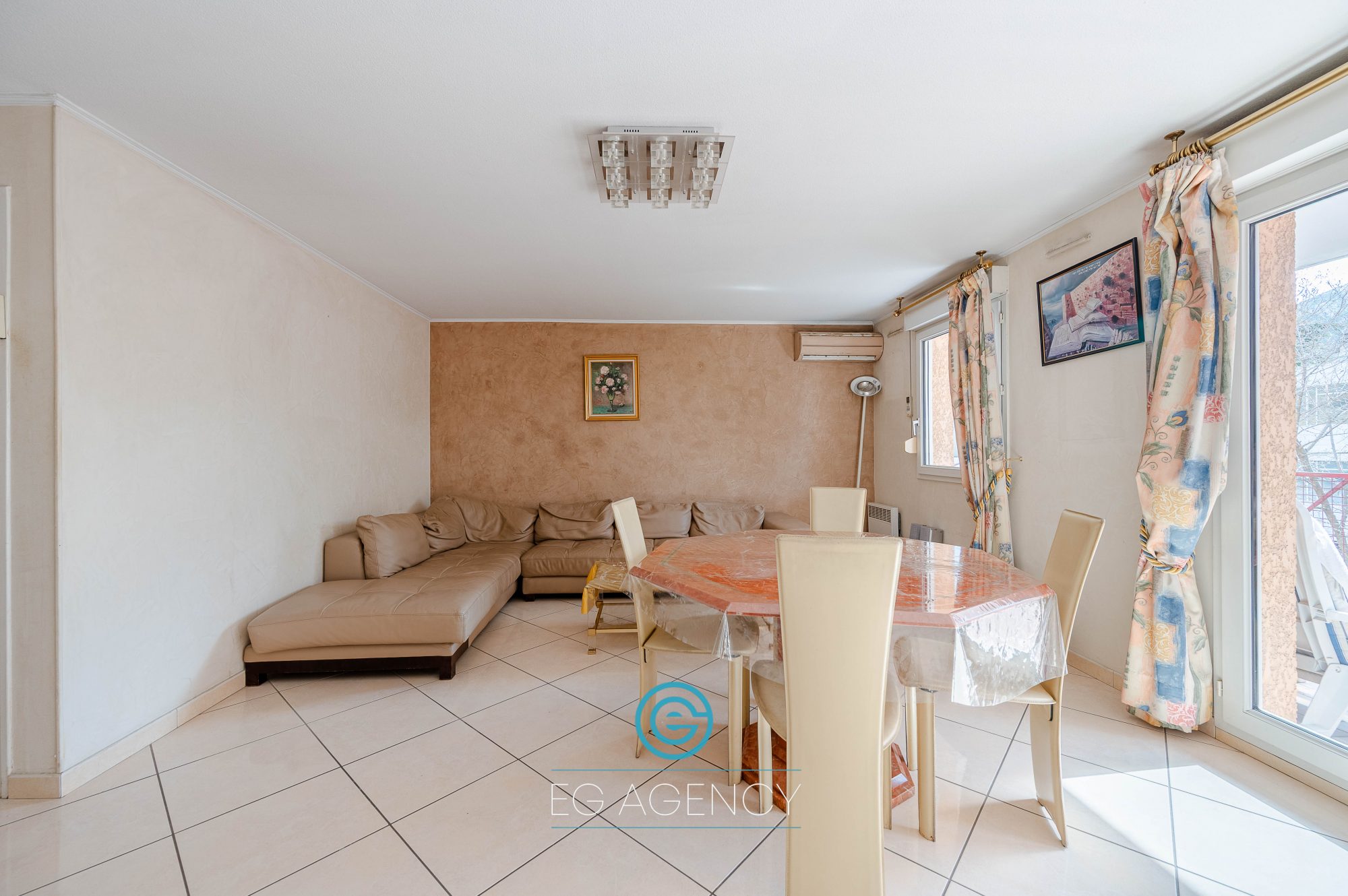 Appartement T5 de 100m2 + box