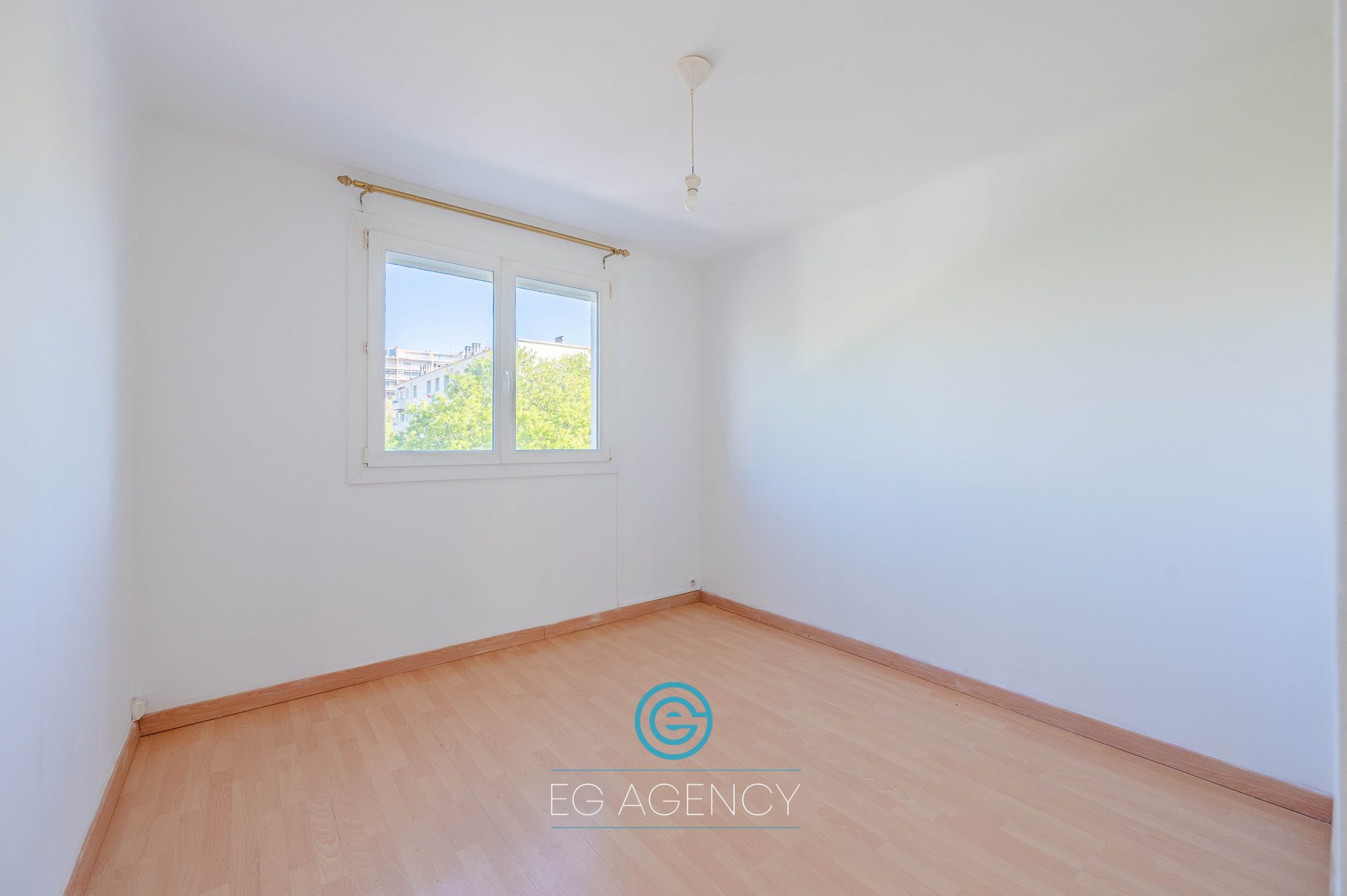 APPARTEMENT DE 60 M2 AVEC BALCON