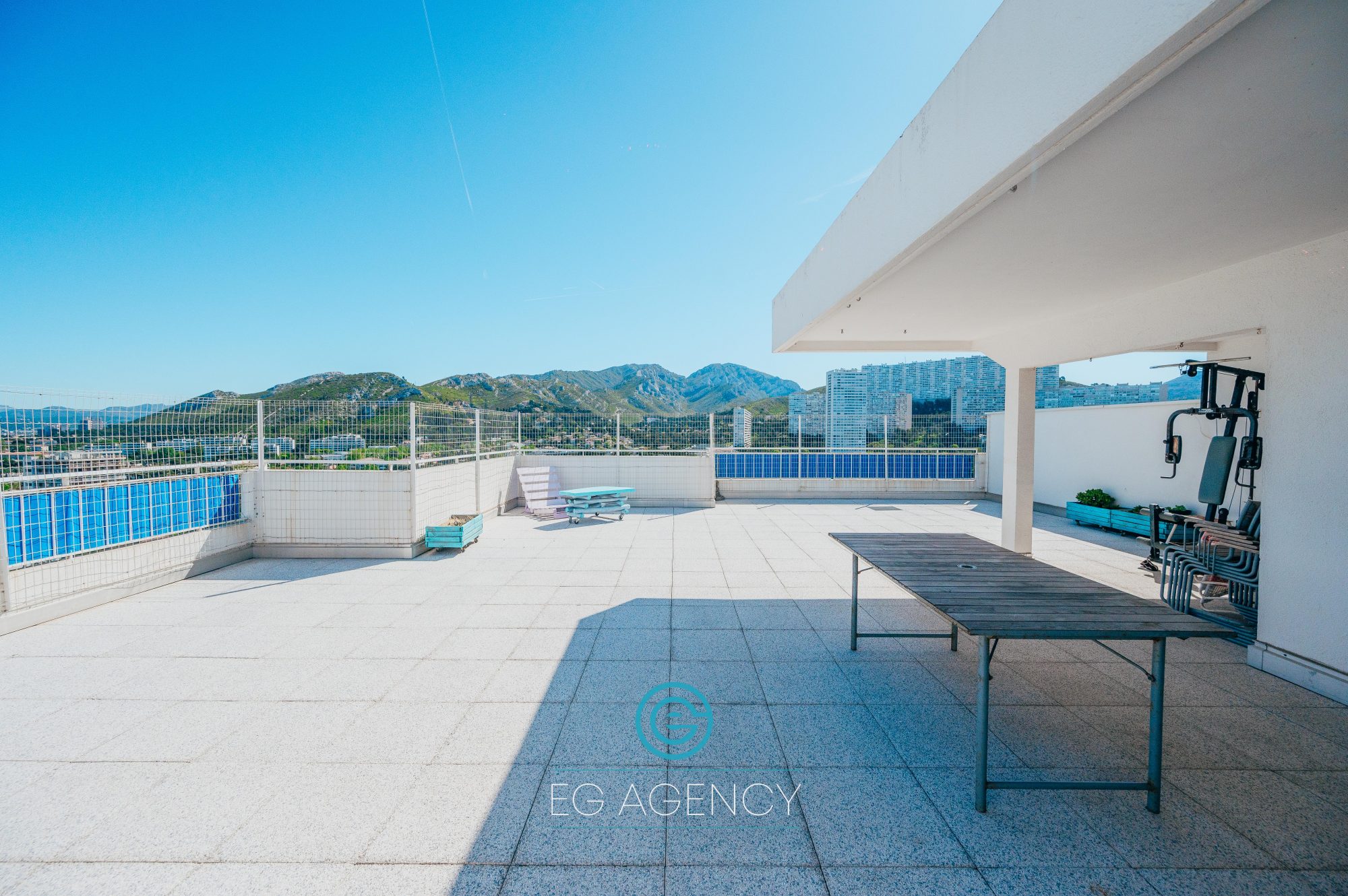 Appartement T4 de 107m2 + Balcons + terrasse + stationnements
