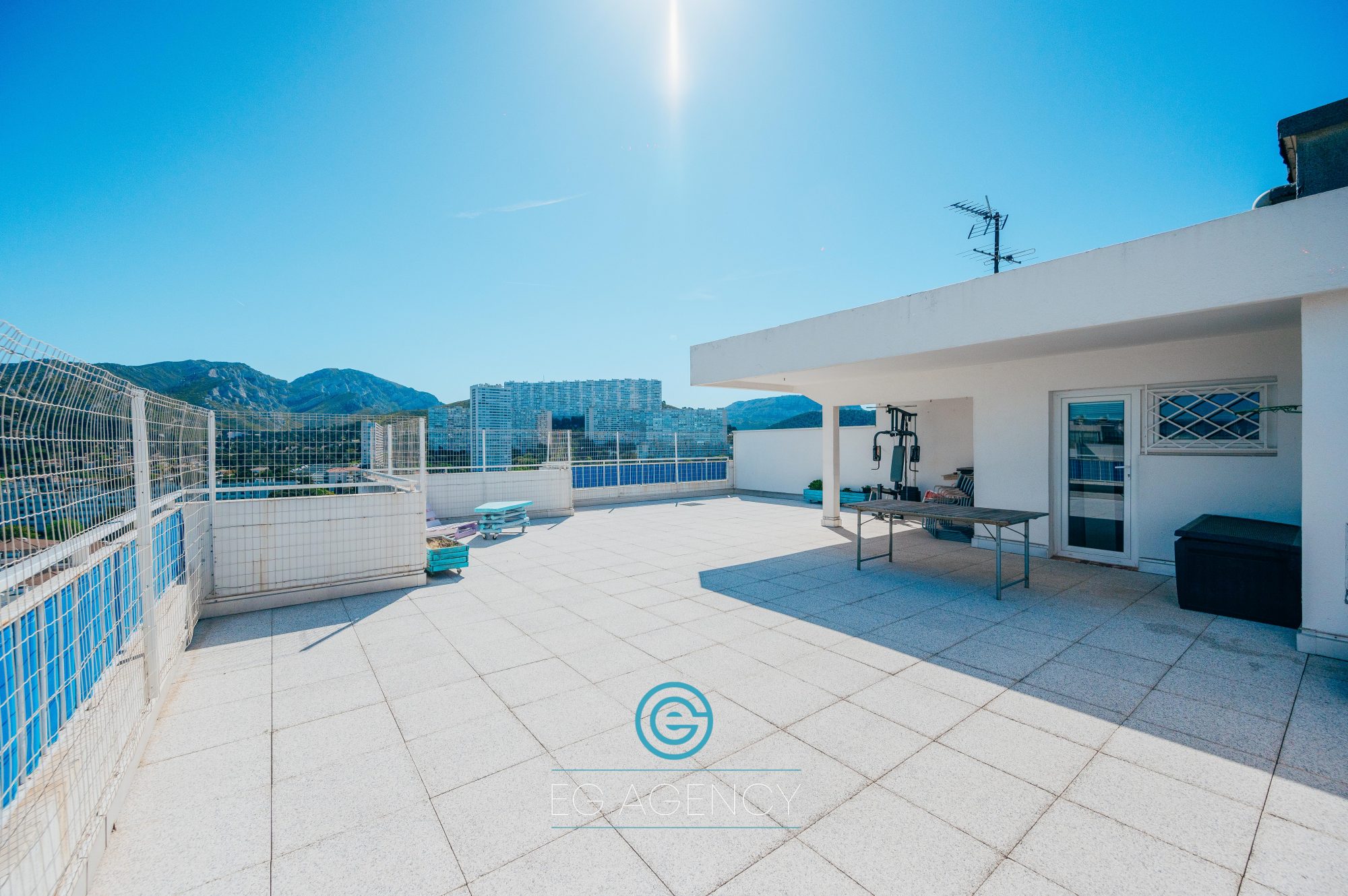 Appartement T4 de 107m2 + Balcons + terrasse + stationnements