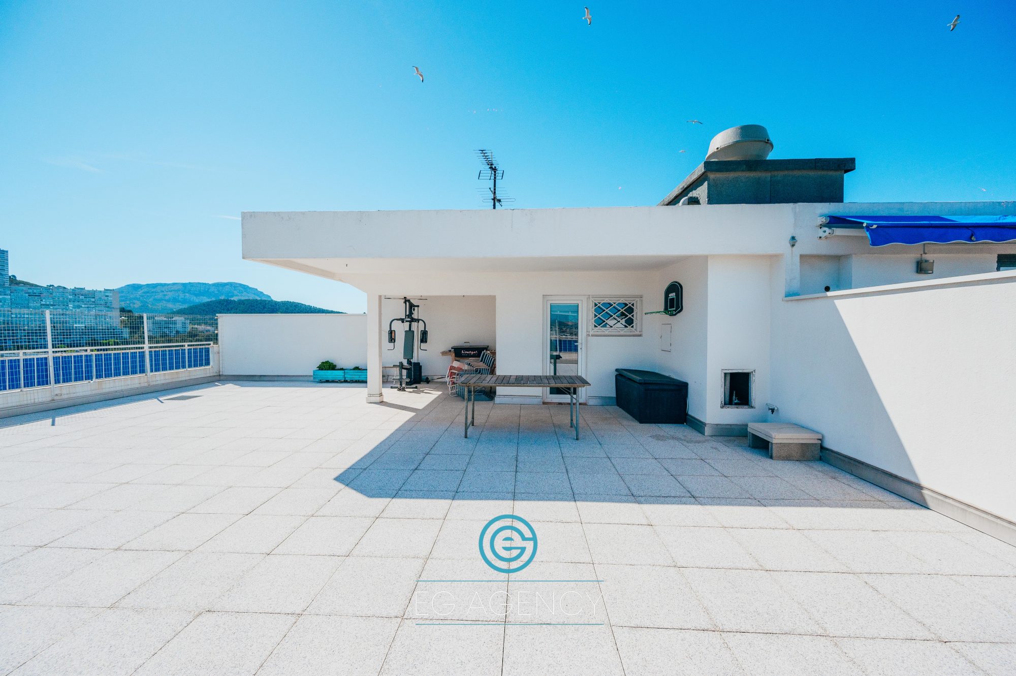 Appartement T4 de 107m2 + Balcons + terrasse + stationnements