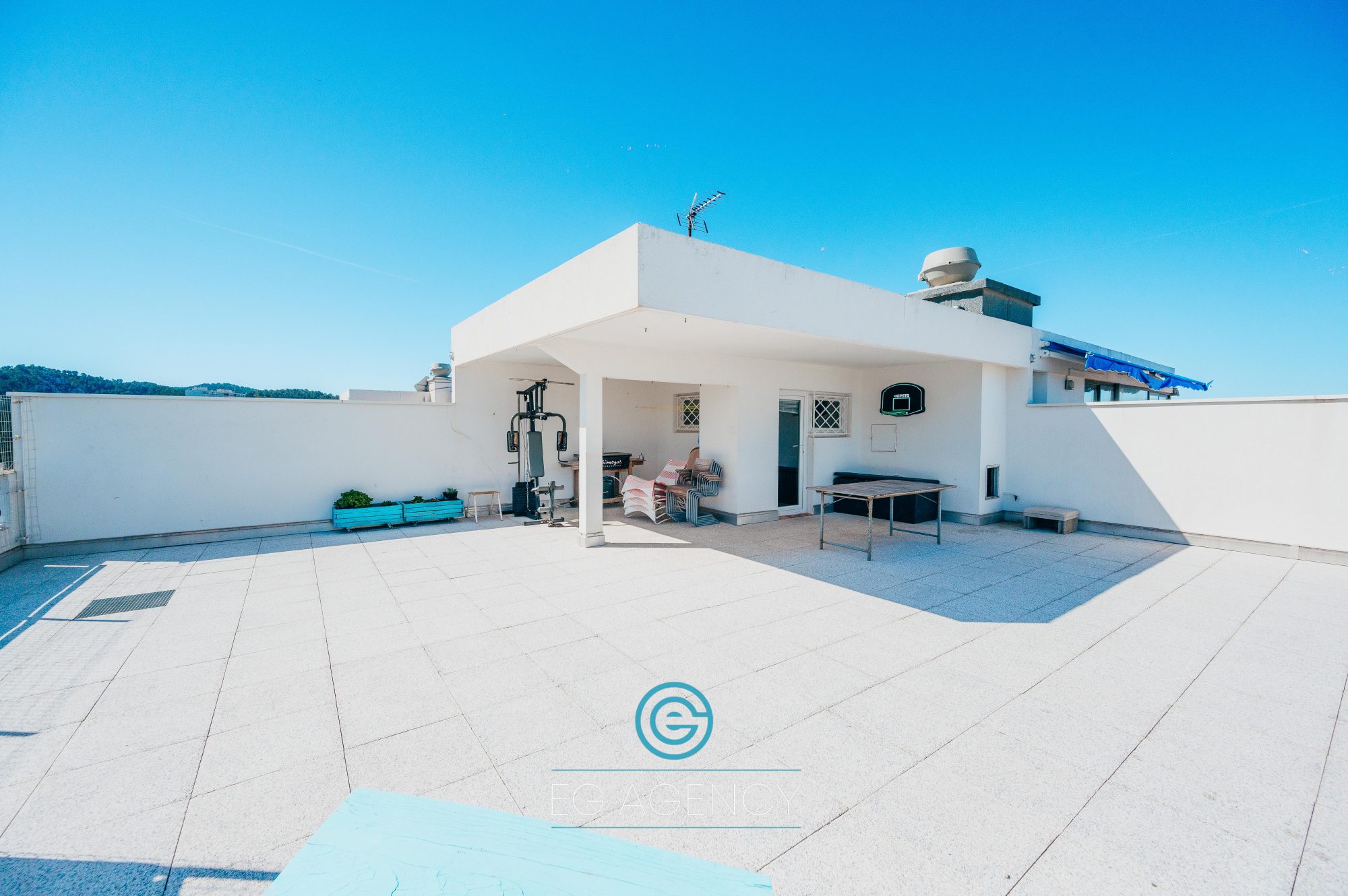 Appartement T4 de 107m2 + Balcons + terrasse + stationnements
