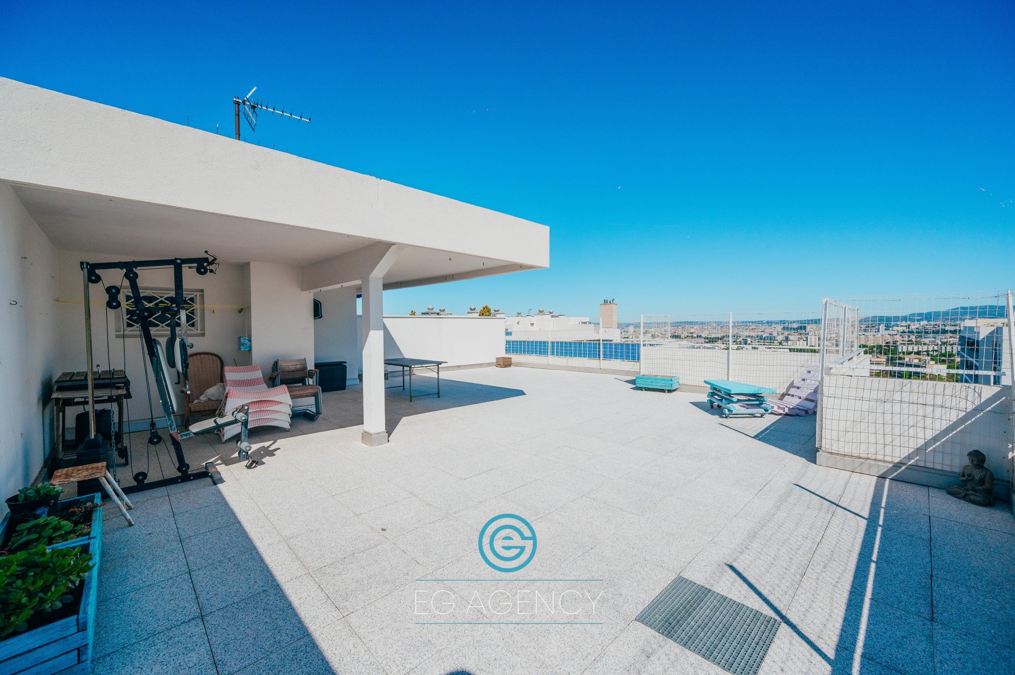 Appartement T4 de 107m2 + Balcons + terrasse + stationnements