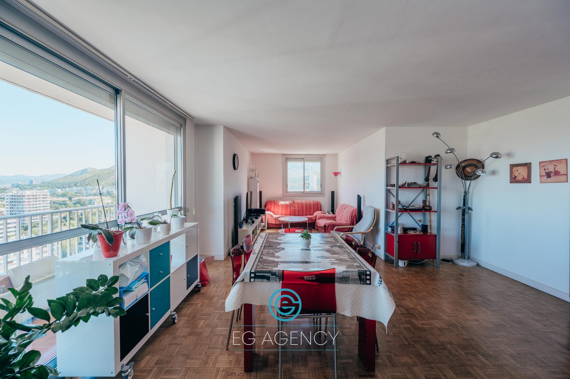 Appartement T4 de 107m2 + Balcons + terrasse + stationnements
