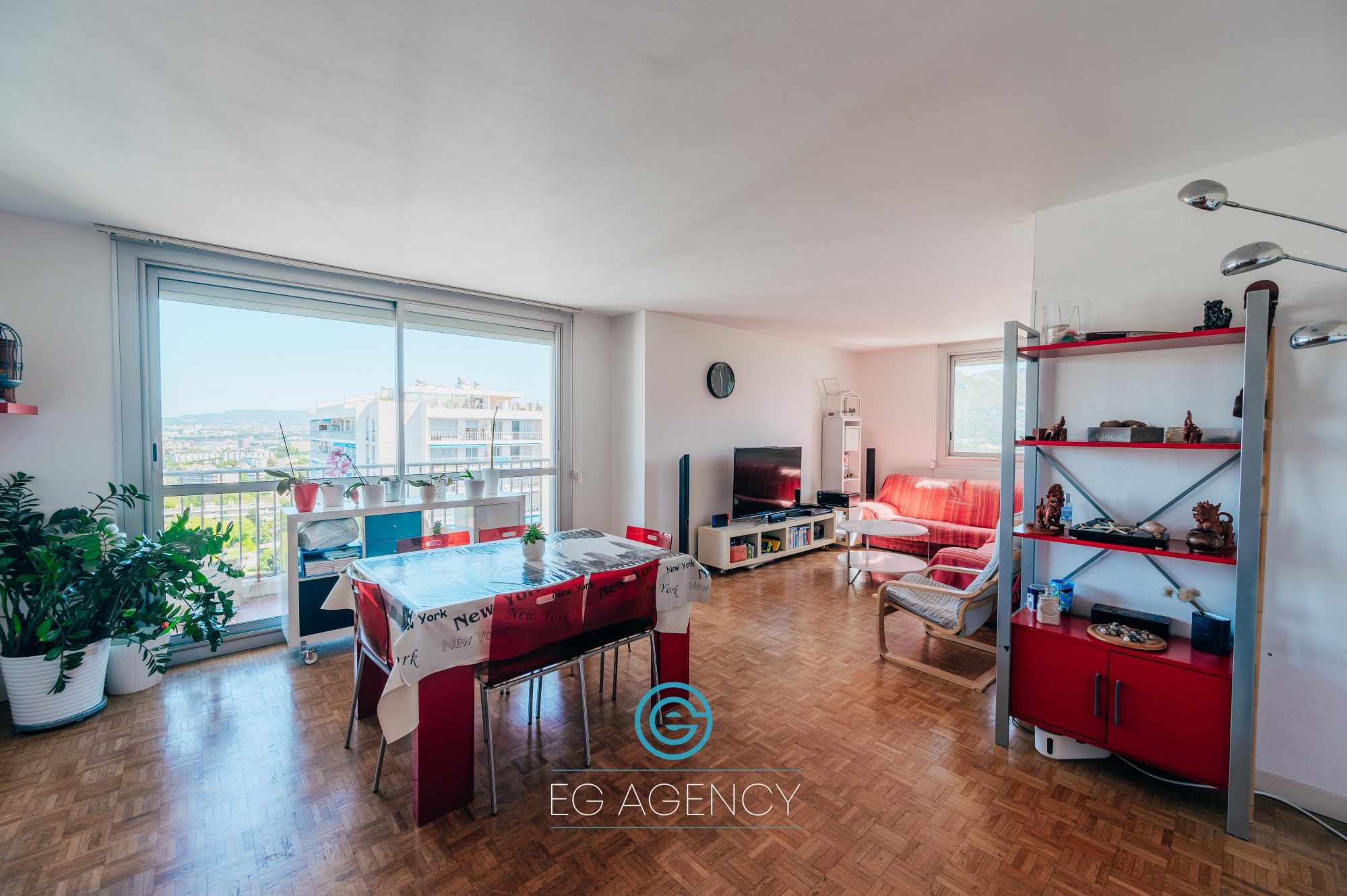 Appartement T4 de 107m2 + Balcons + terrasse + stationnements