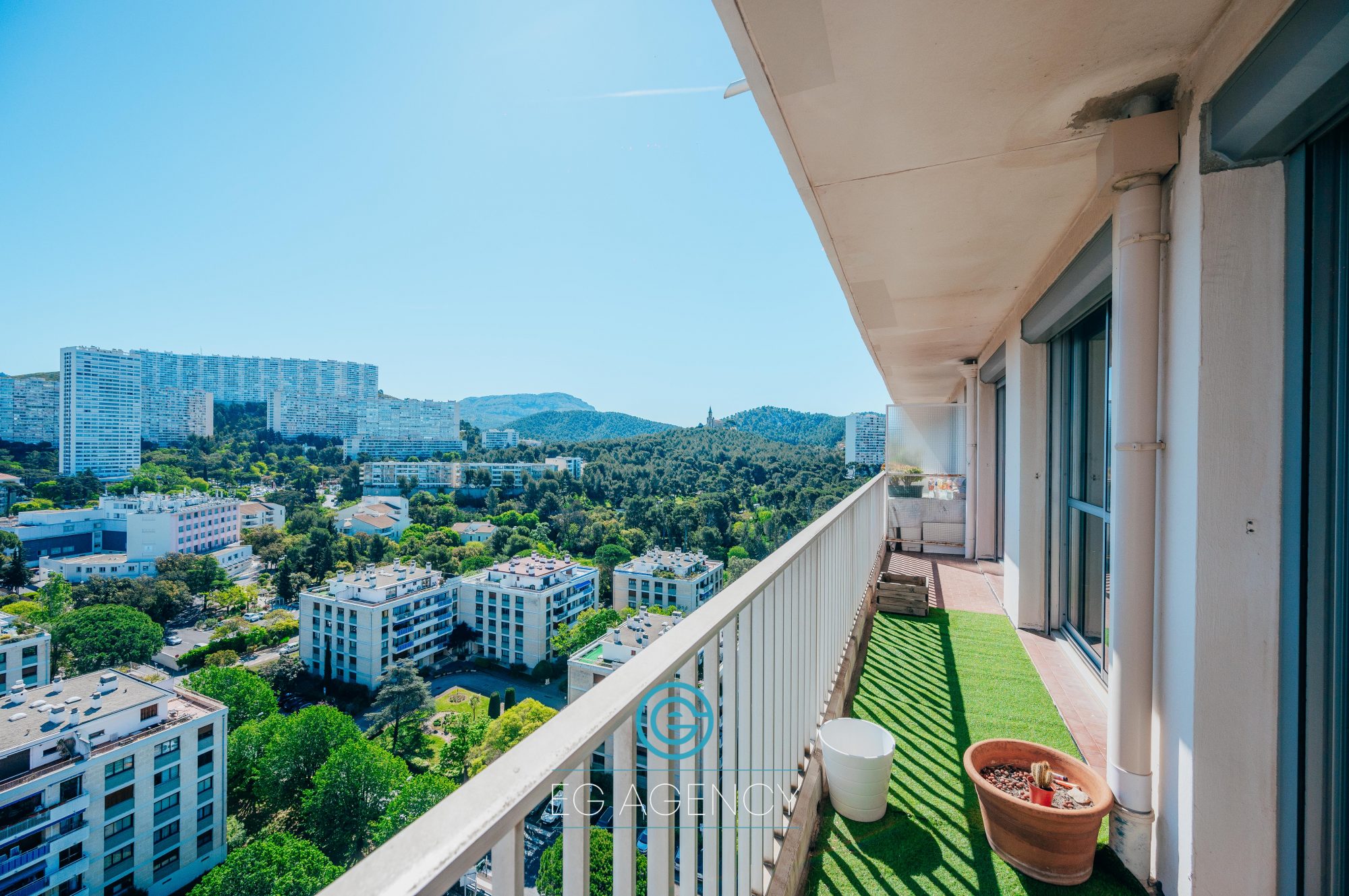 Appartement T4 de 107m2 + Balcons + terrasse + stationnements