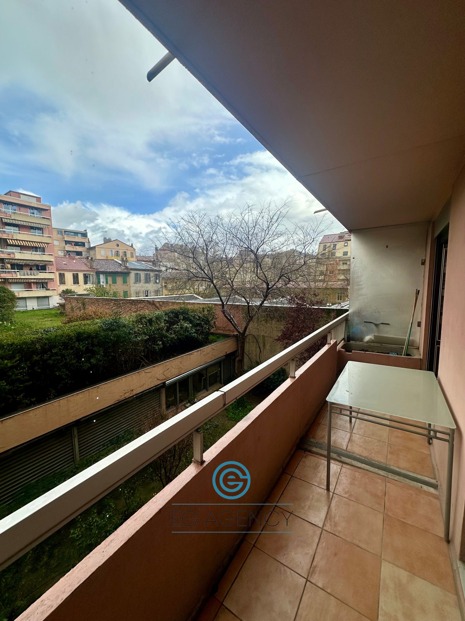 STUDIO DE 26 M2 AVEC TERRASSE