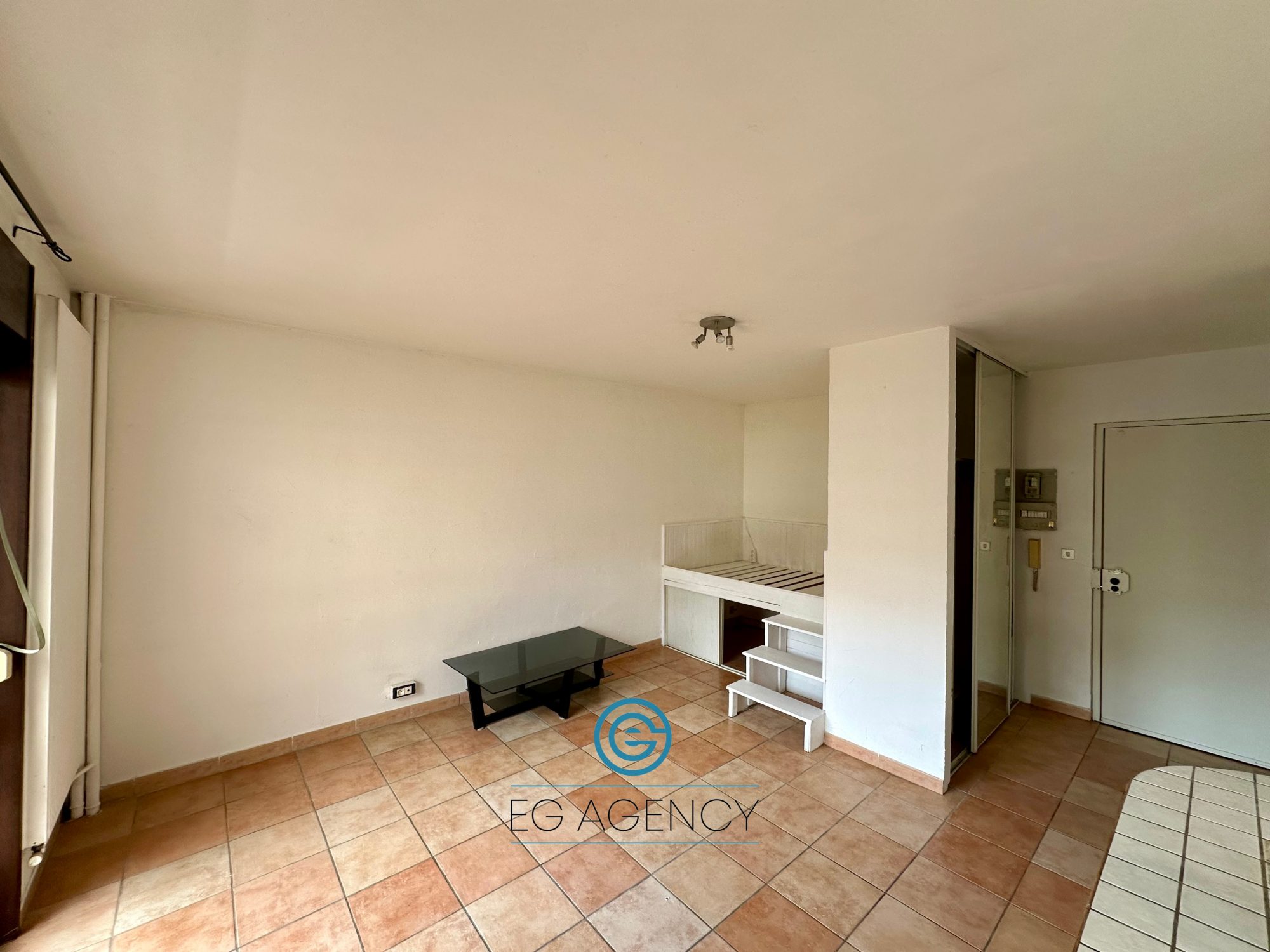 STUDIO DE 26 M2 AVEC TERRASSE