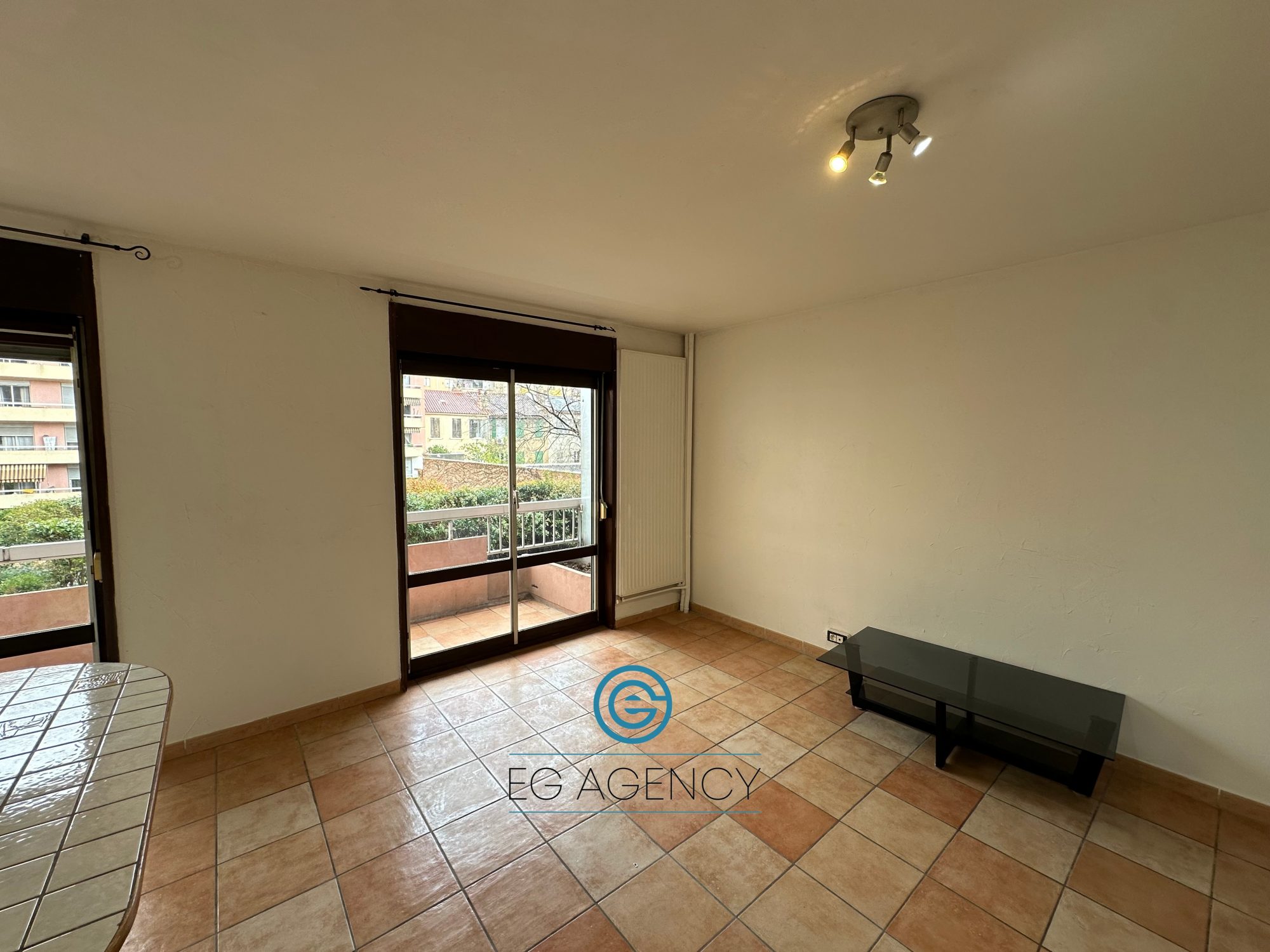 STUDIO DE 26 M2 AVEC TERRASSE