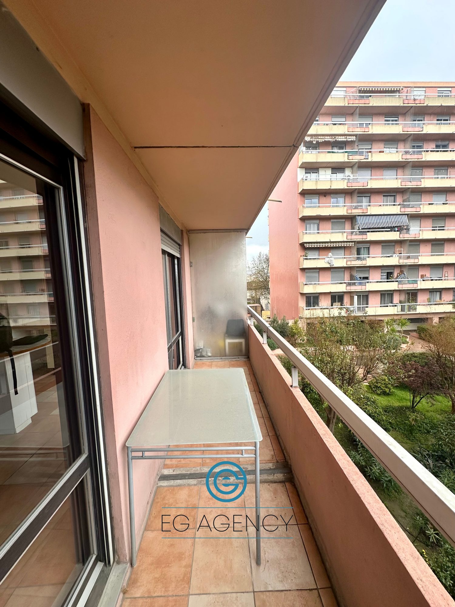 STUDIO DE 26 M2 AVEC TERRASSE