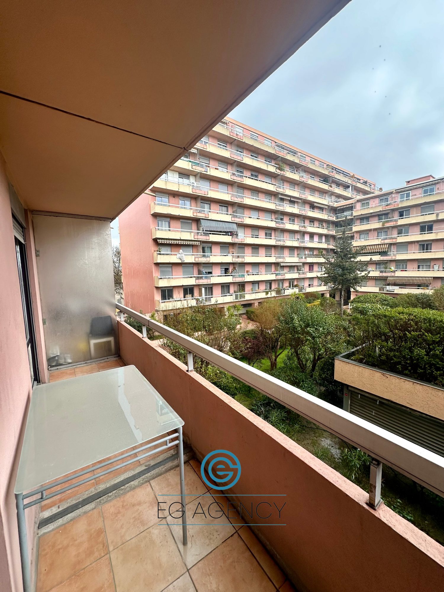 STUDIO DE 26 M2 AVEC TERRASSE