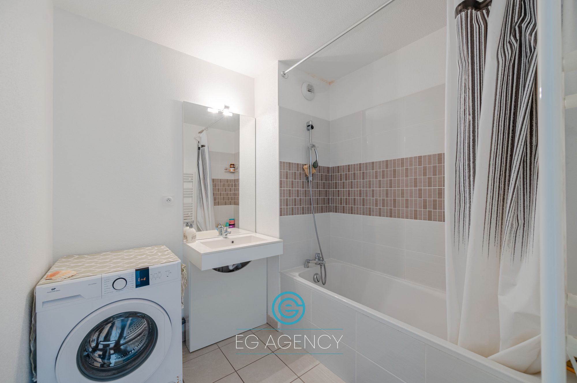 Appartement T3 de 55m2 avec terrasse + places privatives en SUS