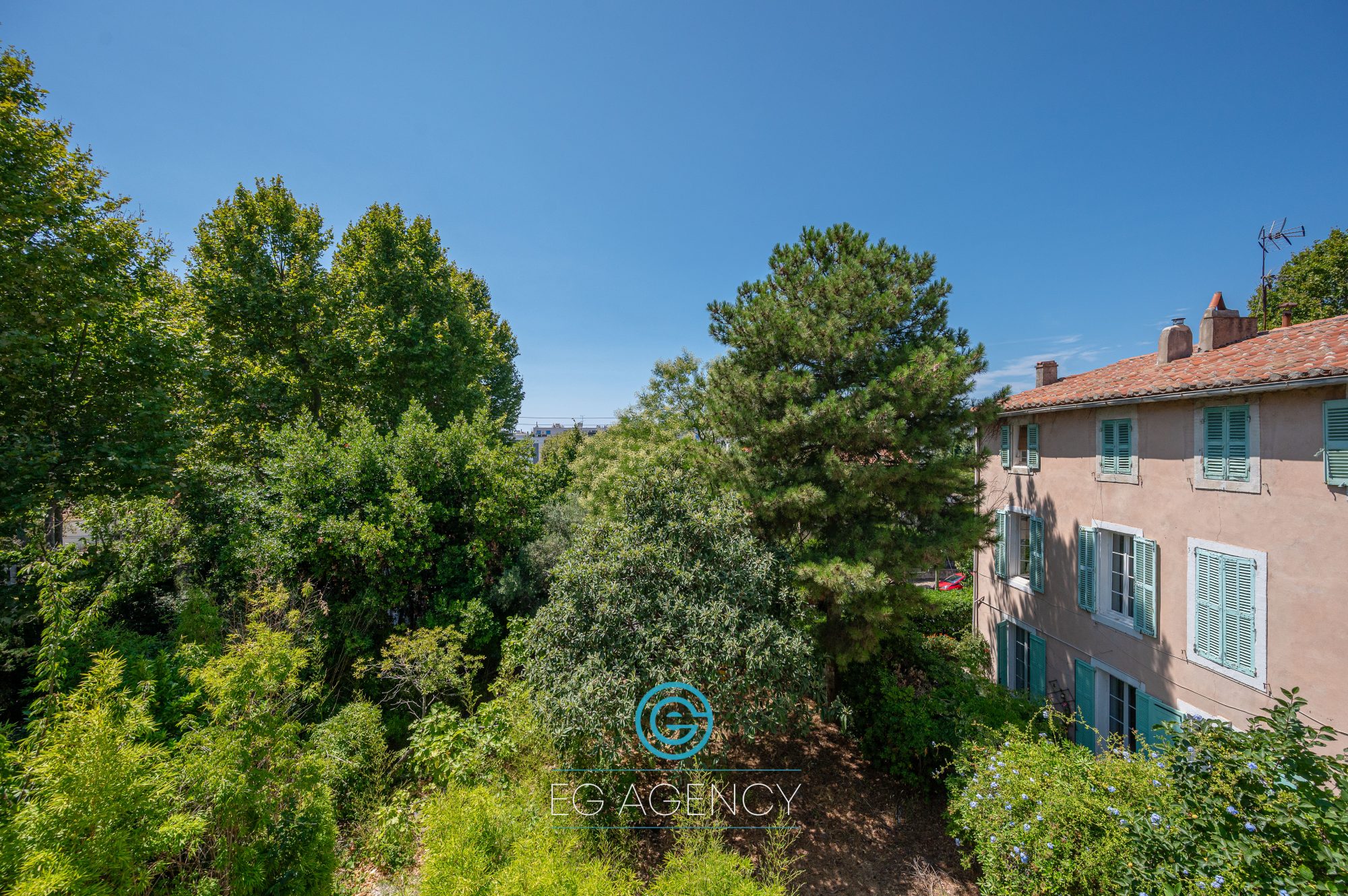 Maison Mitoyenne de 280m²