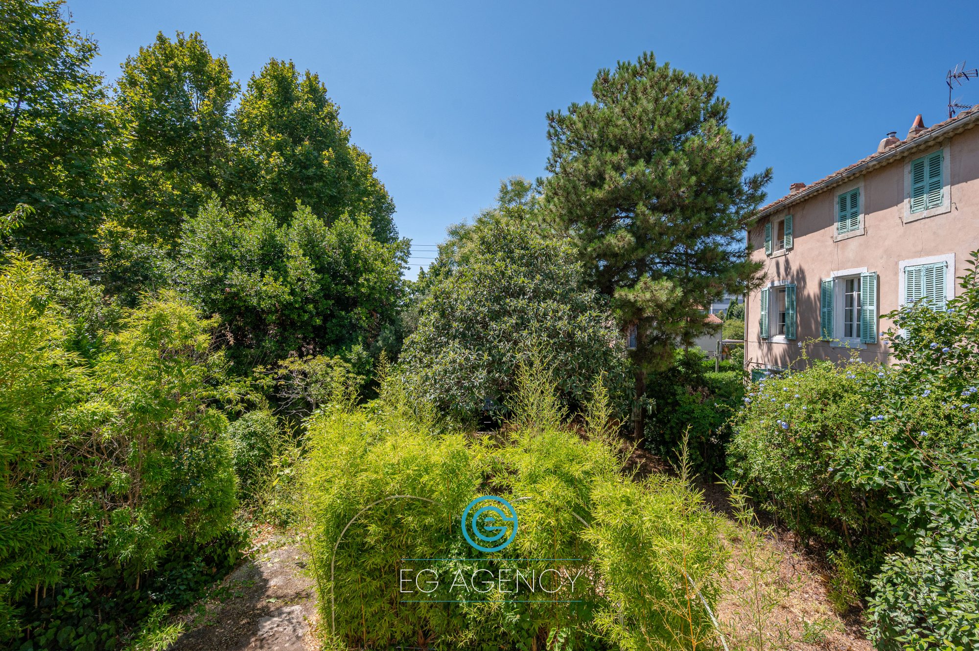Maison Mitoyenne de 280m²