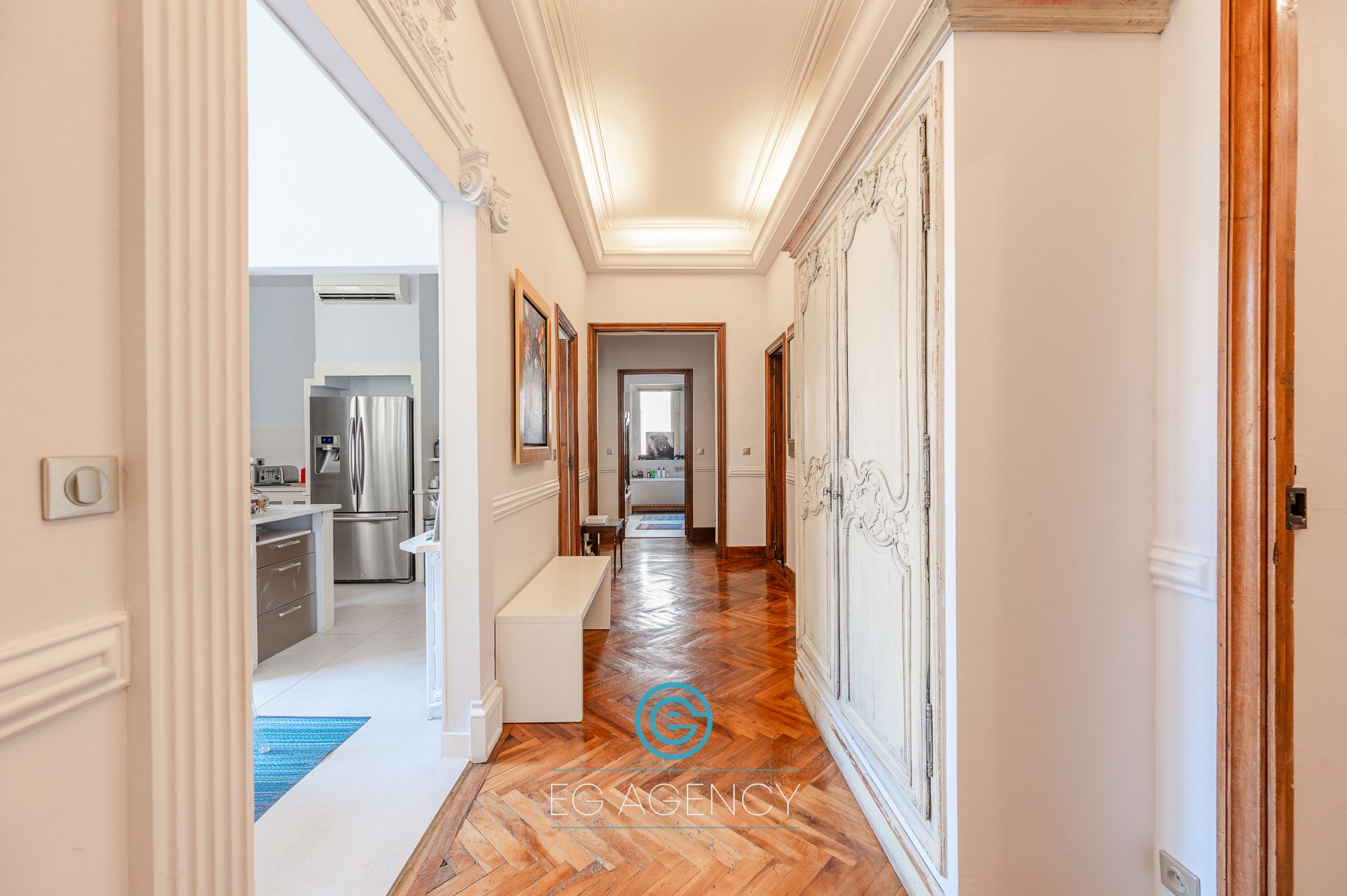 Bureaux de 212m² + balcon + cave
