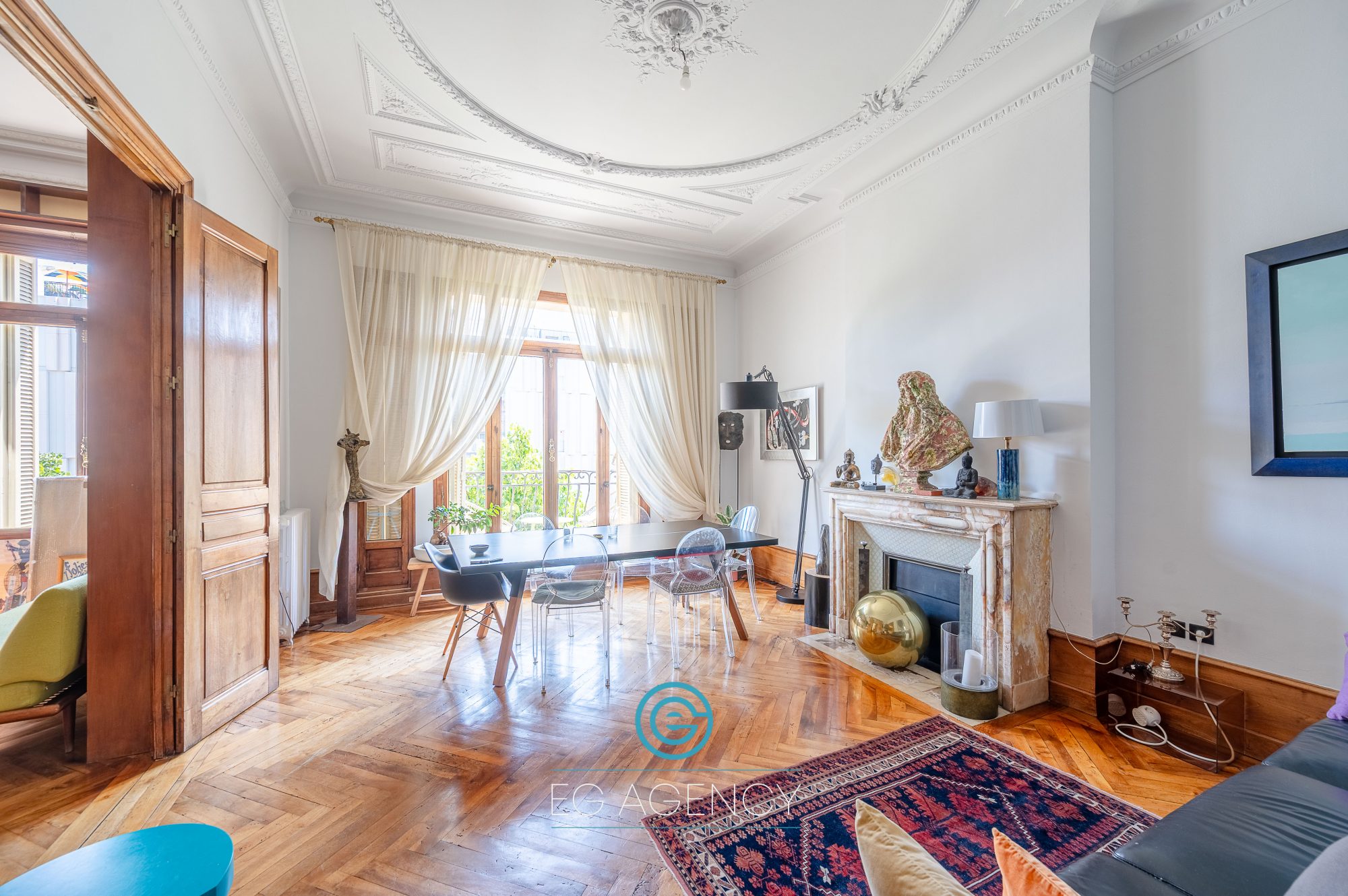 Bureaux de 212m² + balcon + cave