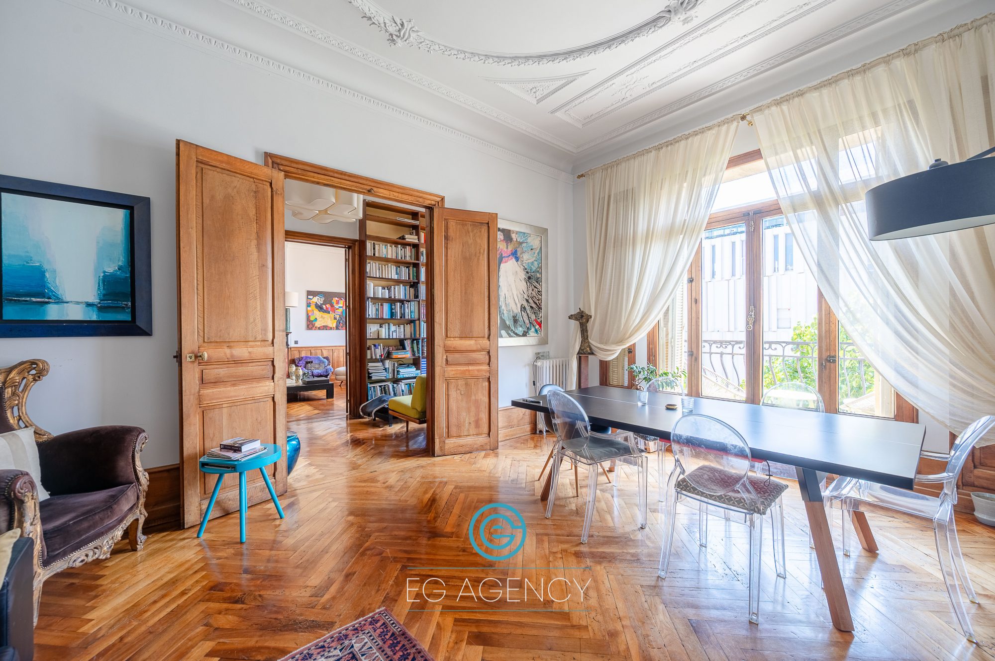Bureaux de 212m² + balcon + cave