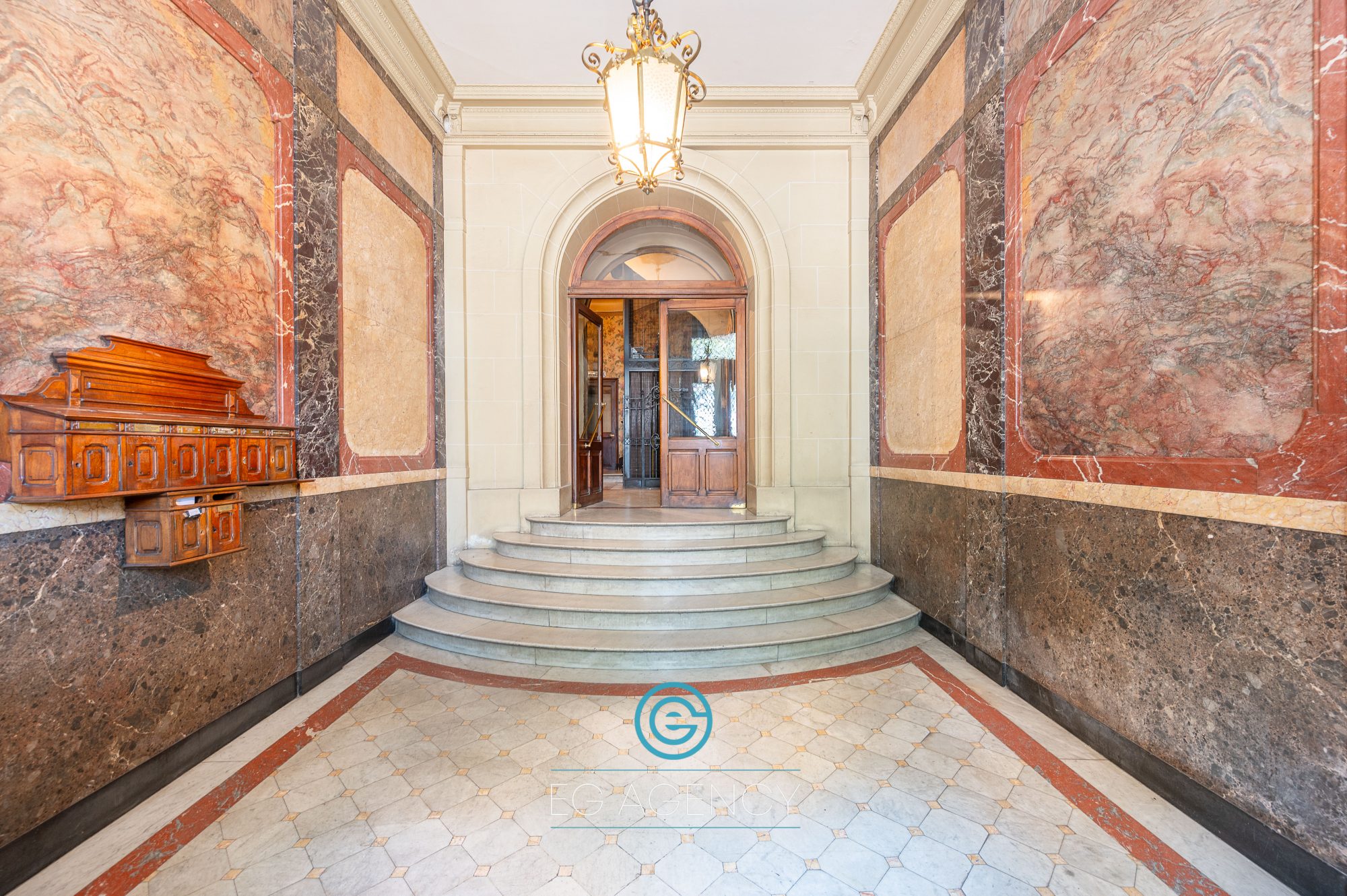 Bureaux de 212m² + balcon + cave