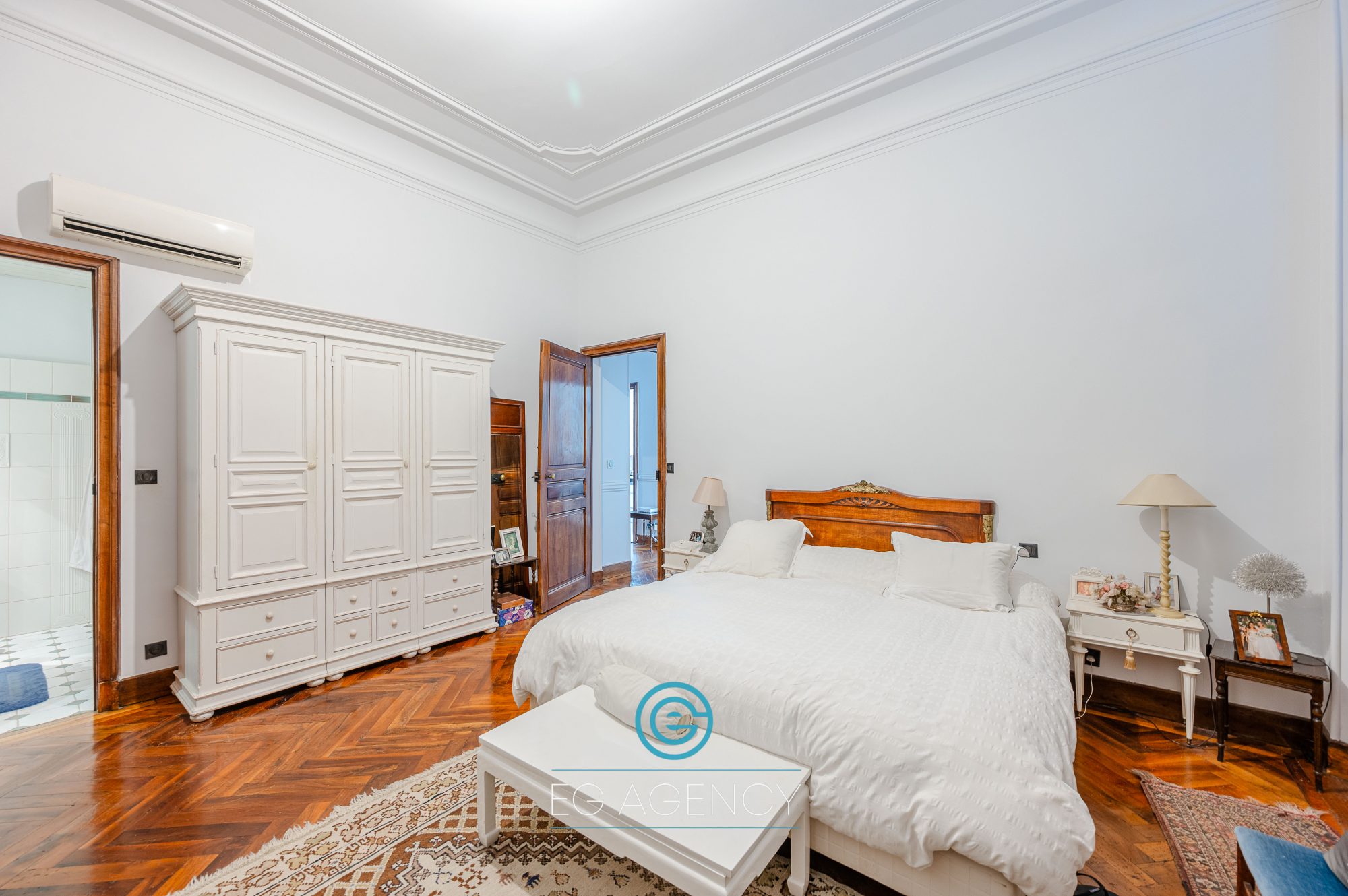 Bureaux de 212m² + balcon + cave