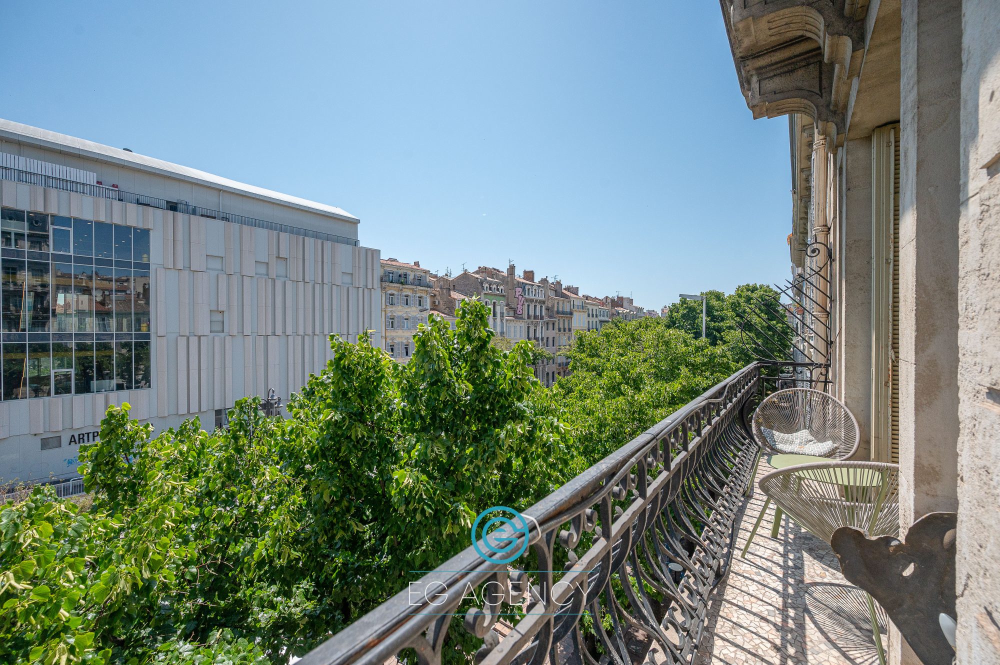 Appartement de 212m² + balcon + cave