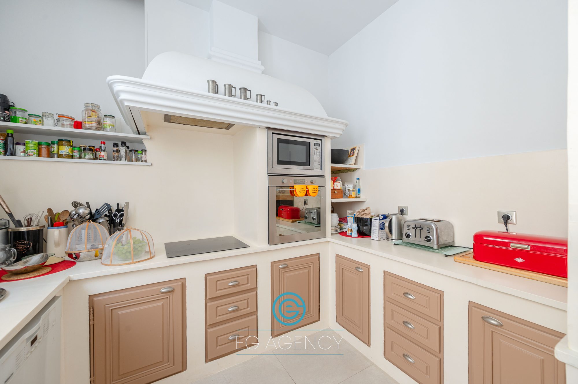 Appartement de 212m² + balcon + cave