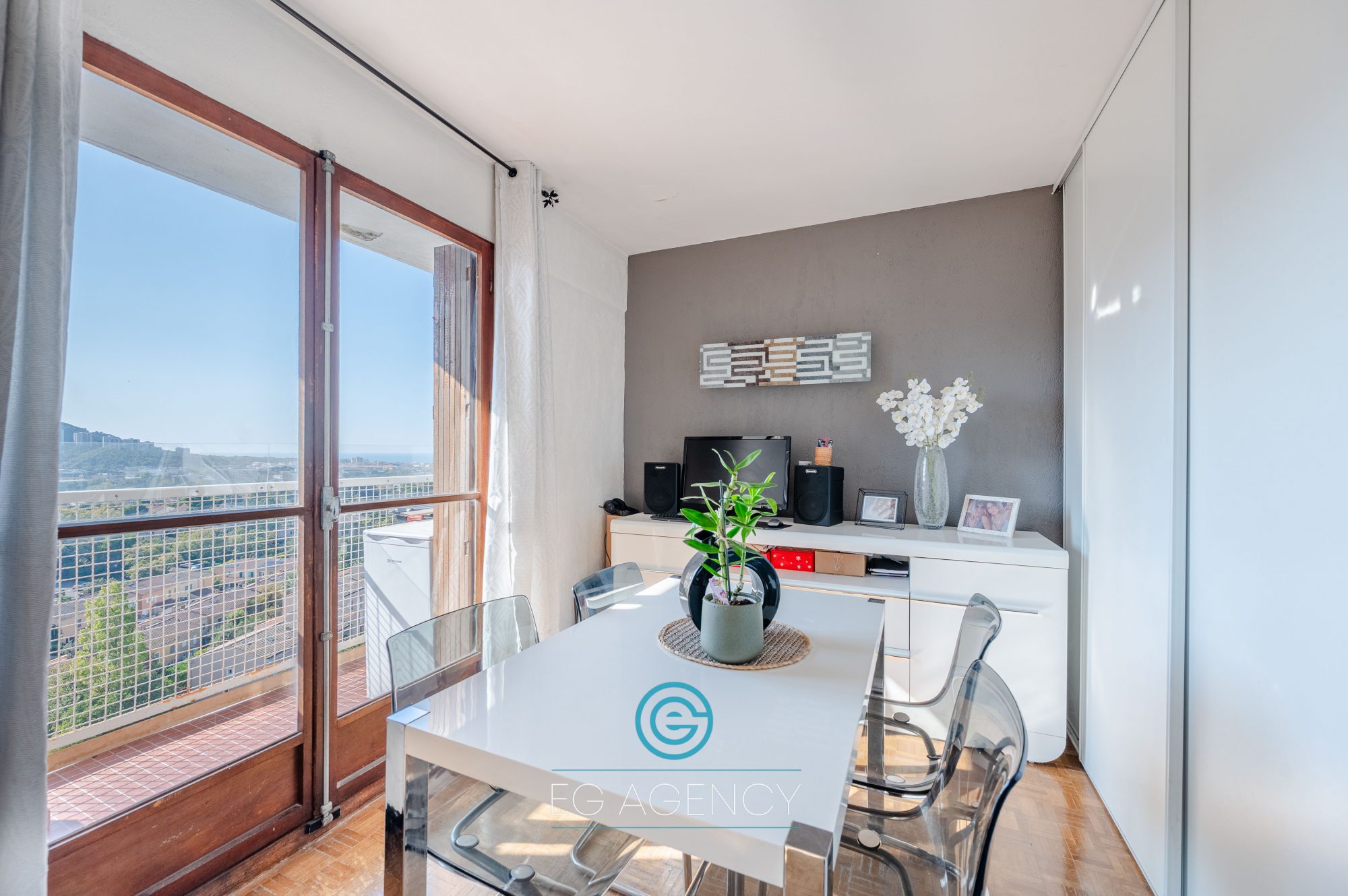 APPARTEMENT T3/4 DE 65M2 AVEC BALCONS ET BELLE VUE