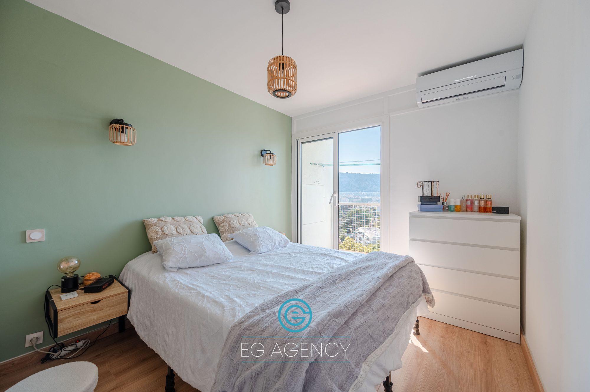 APPARTEMENT T3/4 DE 65M2 AVEC BALCONS ET BELLE VUE