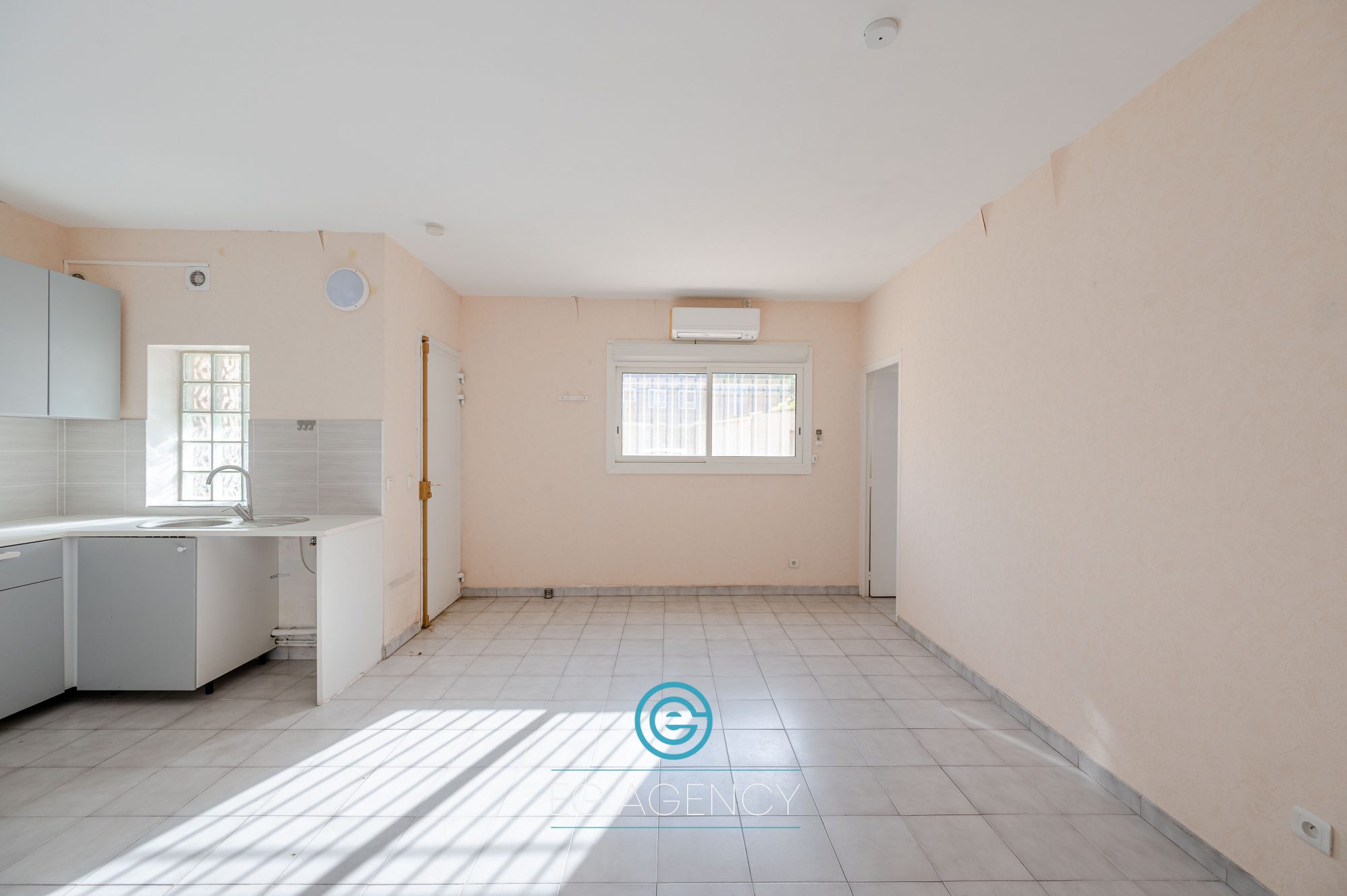 Appartement T2 de 42m2 + parking en sus