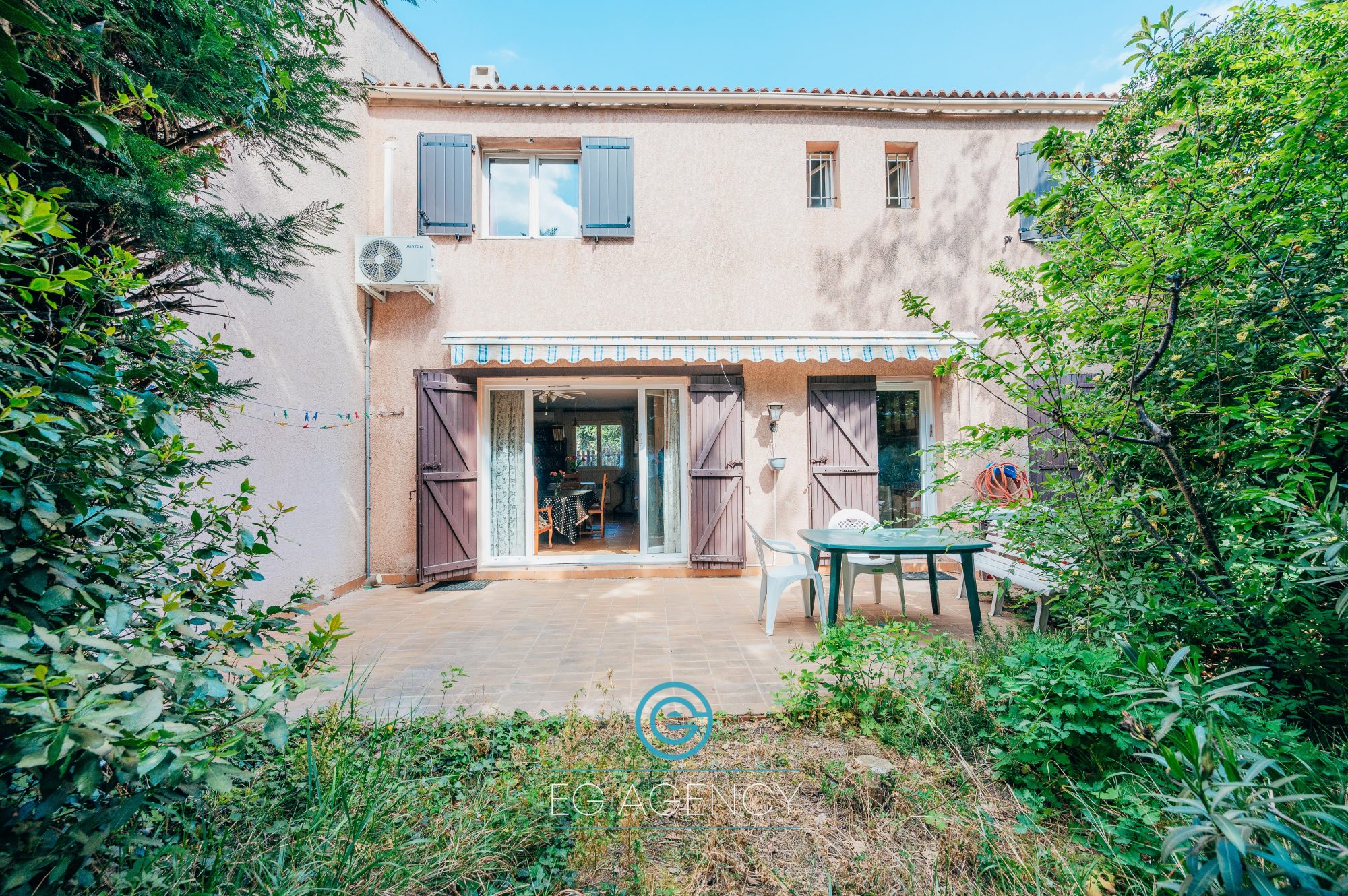 Maison mitoyenne de 101m2 avec garage, terrasse et jardin