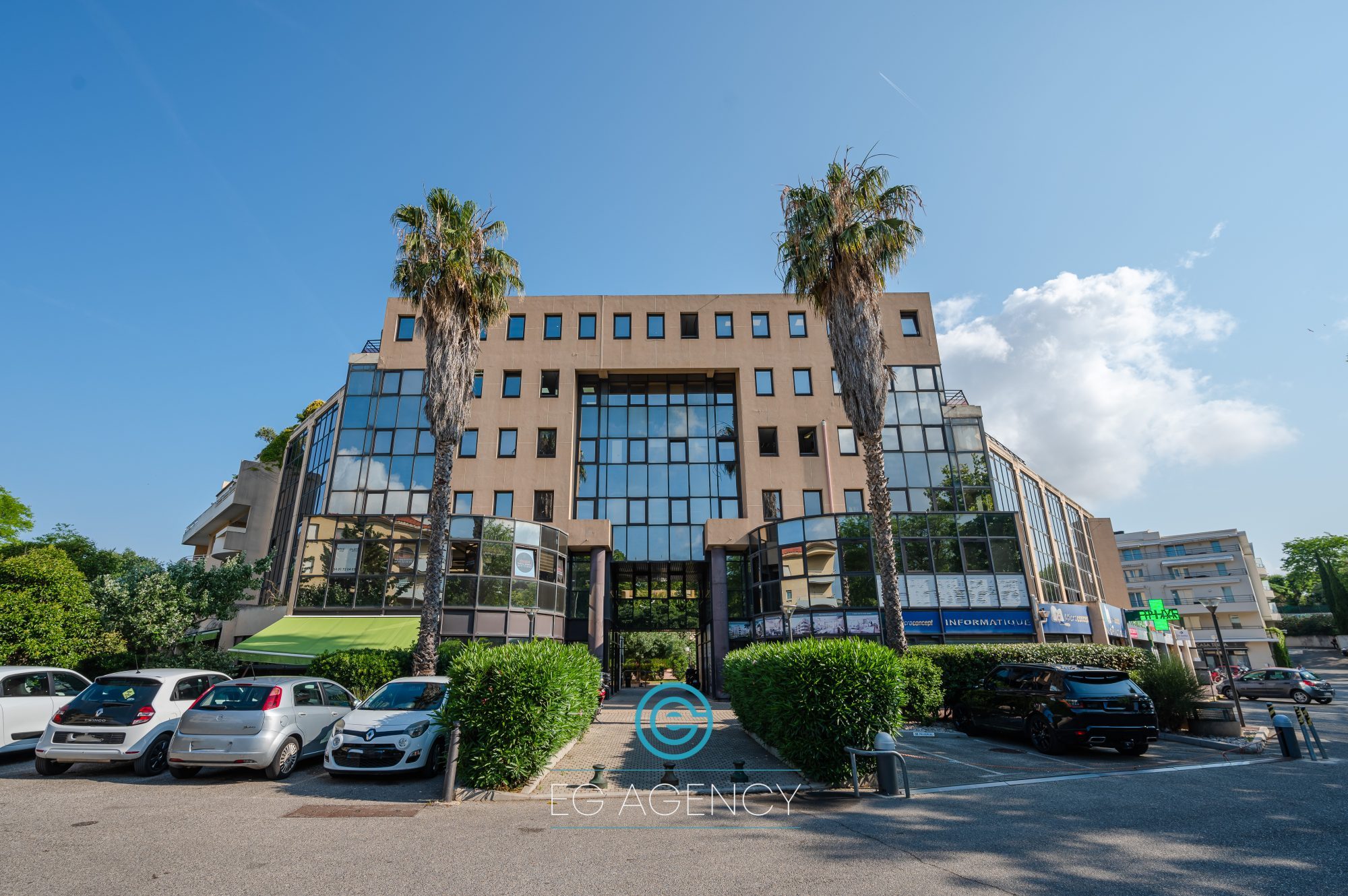 Local professionnel de 38m² + Parking intérieur