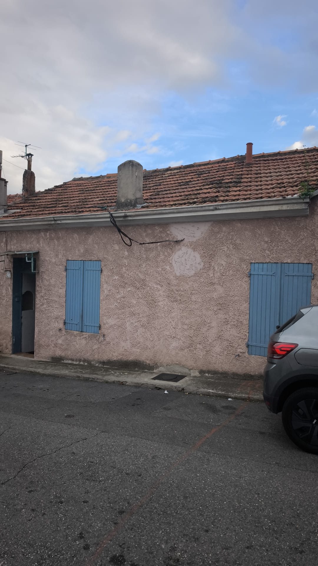 À vendre  Maison 83 m² à rénover entièrement  13015 M
