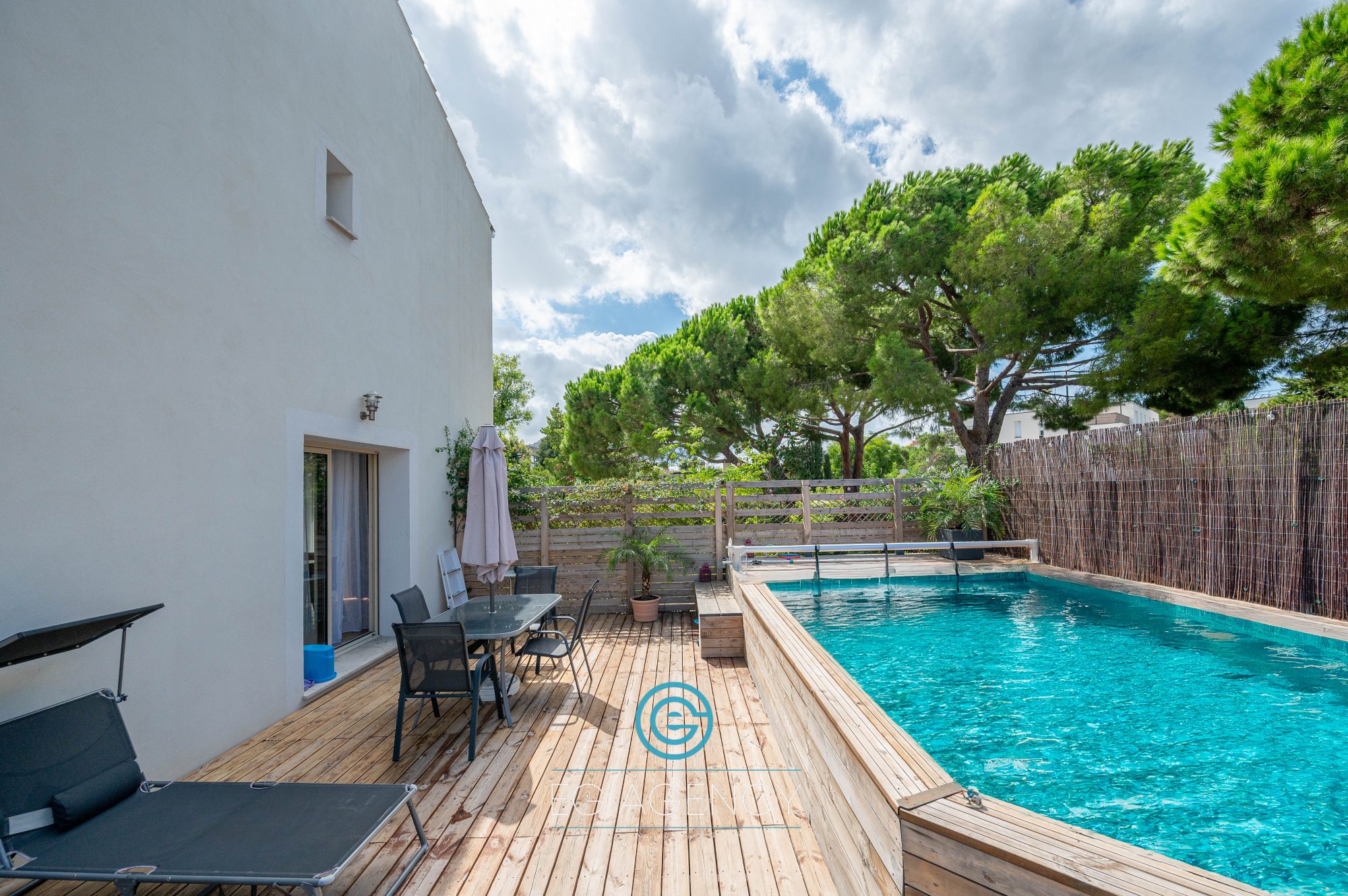 Maison de 160 m2 avec Piscine et Jardin + Garage